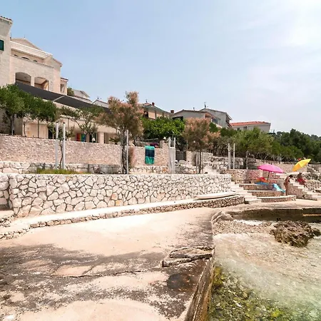Apartment Stunning In Okrug Donji With Kitchen Donji Okrug (Ciovo)
