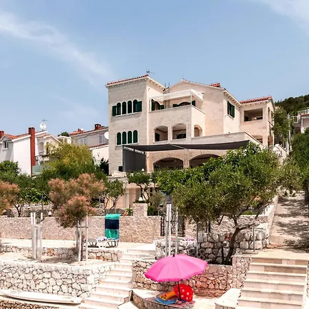 Apartment Stunning In Okrug Donji With Kitchen Donji Okrug (Ciovo)