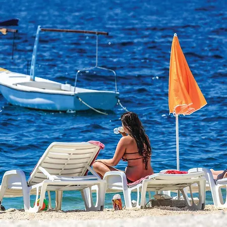 Apartment Awesome In Okrug Donji Donji Okrug (Ciovo)